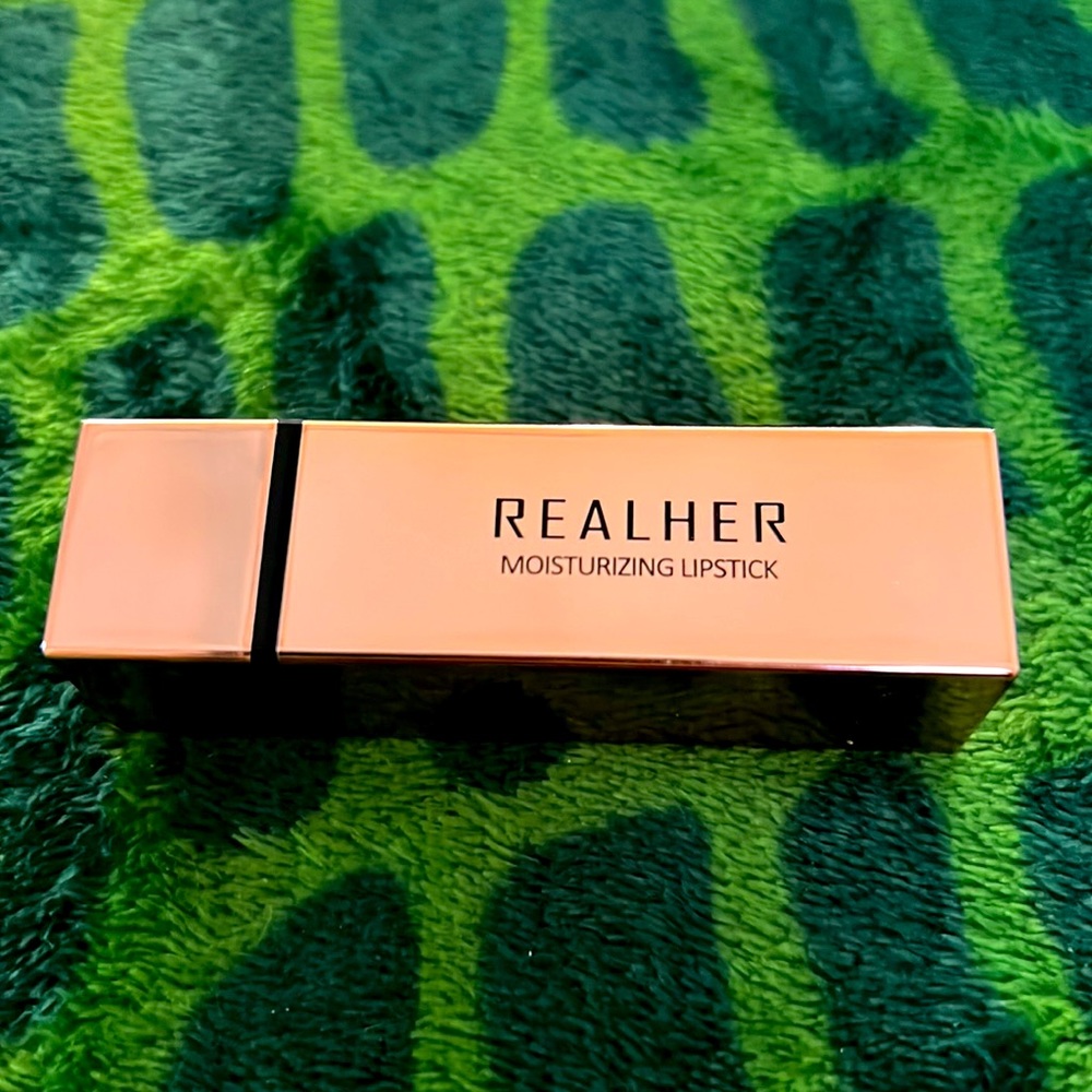 RealHer Never Give Up  moisturizing lipstick